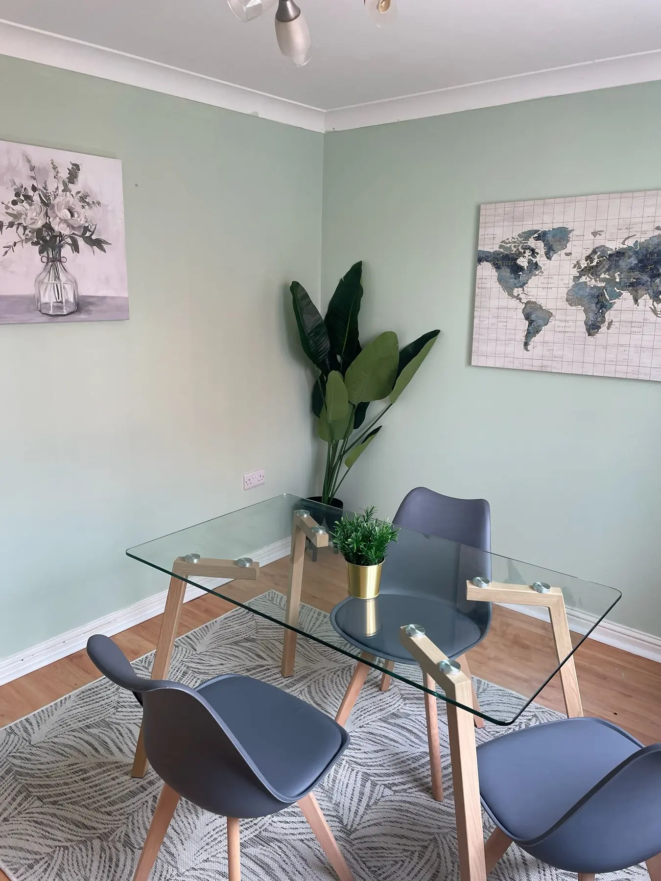 Quiet sitting space with glass table, chairs and plant